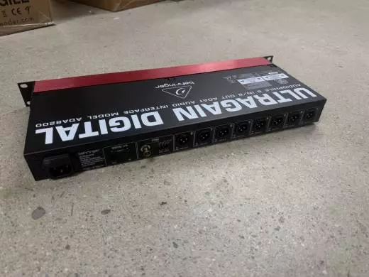 Behringer - ADA8200 2